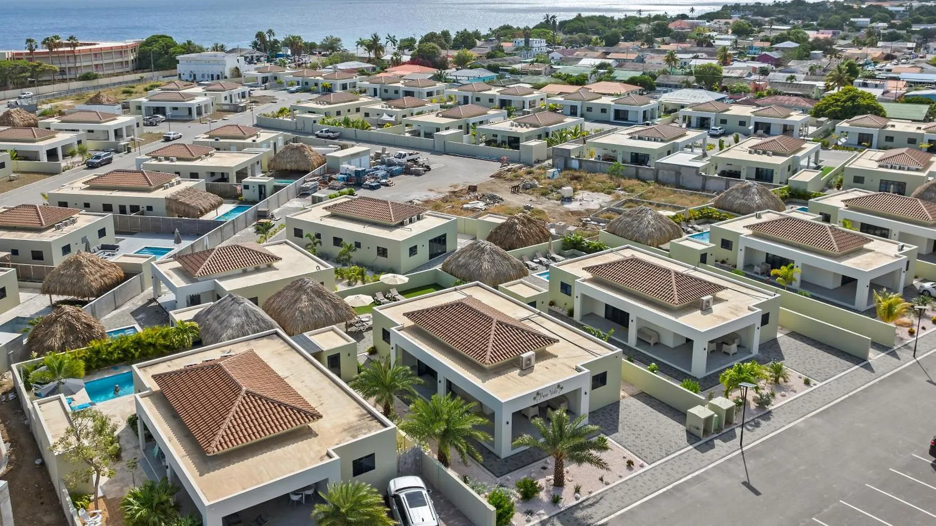 Villa Pura Vida Met Privezwembad, Mambo Beach Willemstad