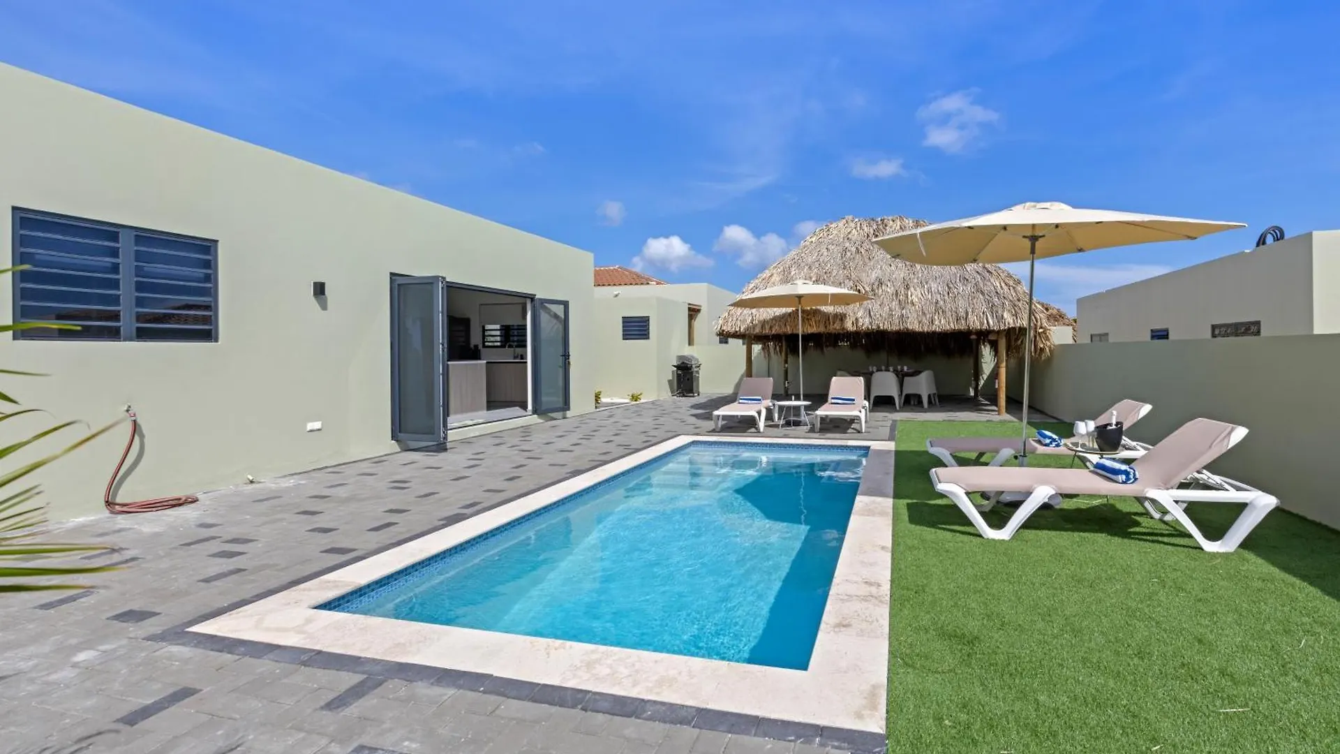 Villa Pura Vida Met Privezwembad, Mambo Beach Willemstad