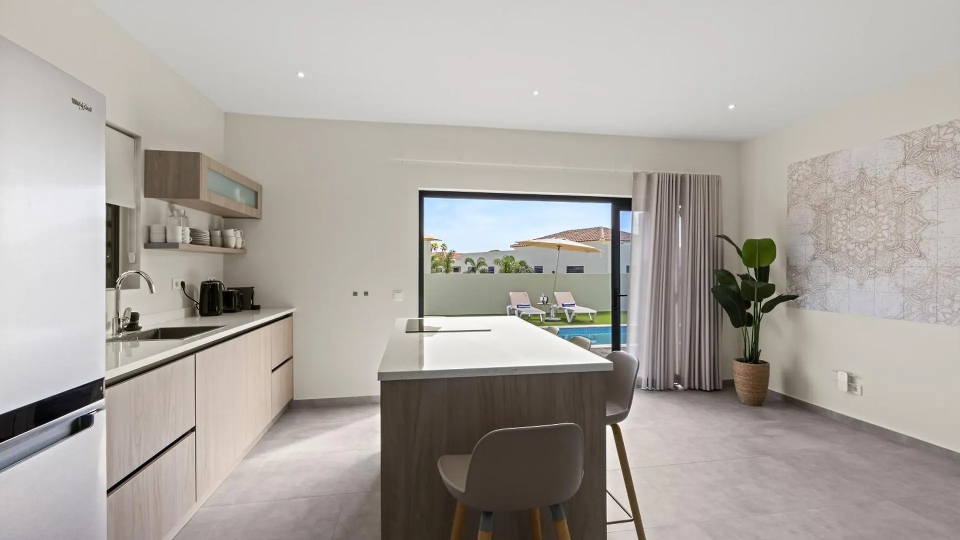 Villa Pura Vida Met Privezwembad, Mambo Beach Willemstad