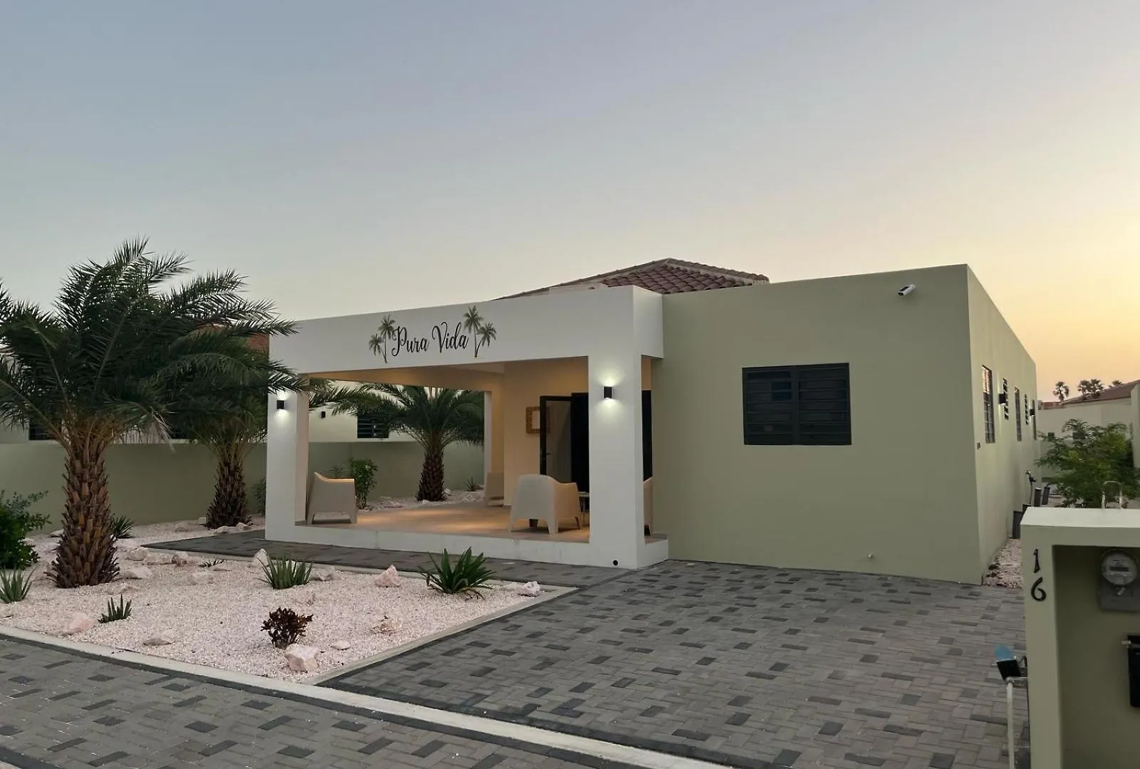 Villa Pura Vida Met Privezwembad, Mambo Beach Willemstad