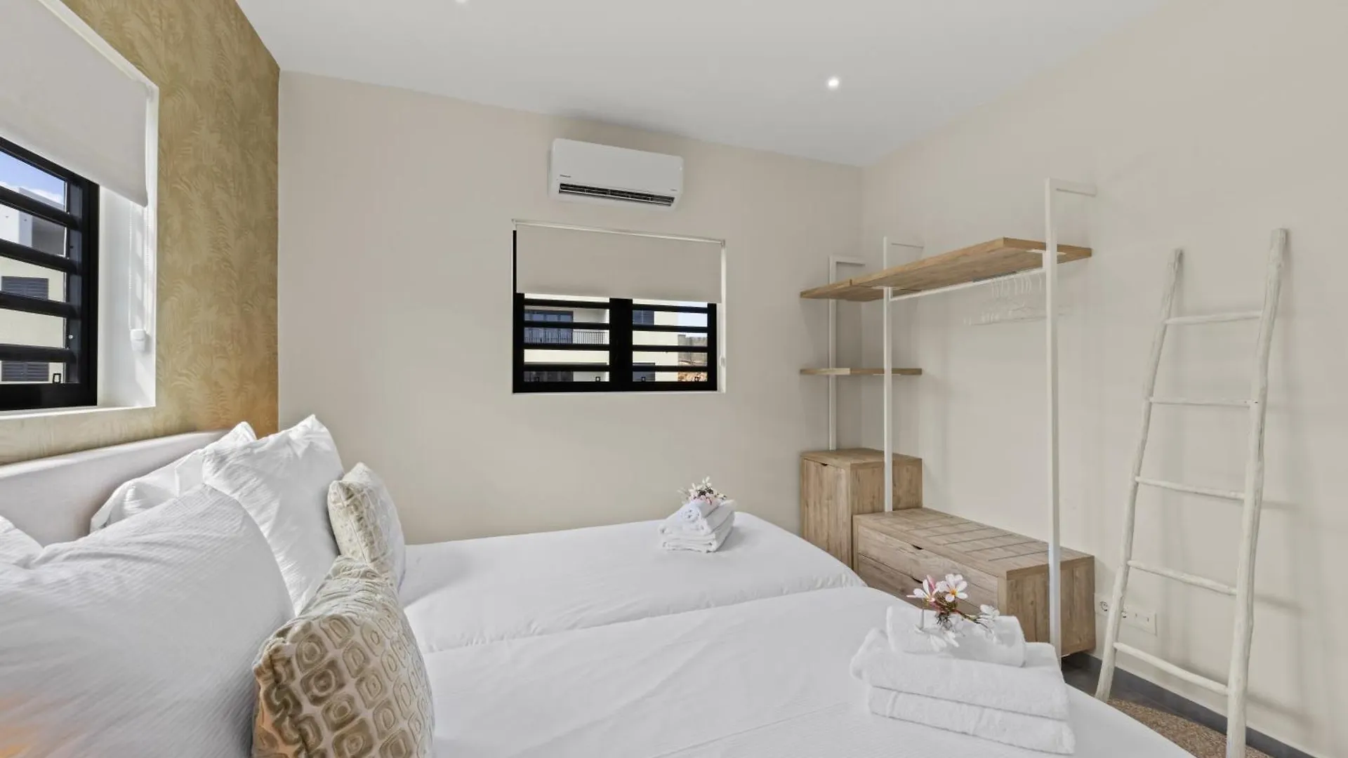 Villa Pura Vida Met Privezwembad, Mambo Beach Willemstad