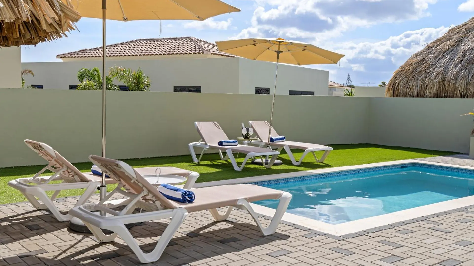 Villa Pura Vida Met Privezwembad, Mambo Beach Willemstad