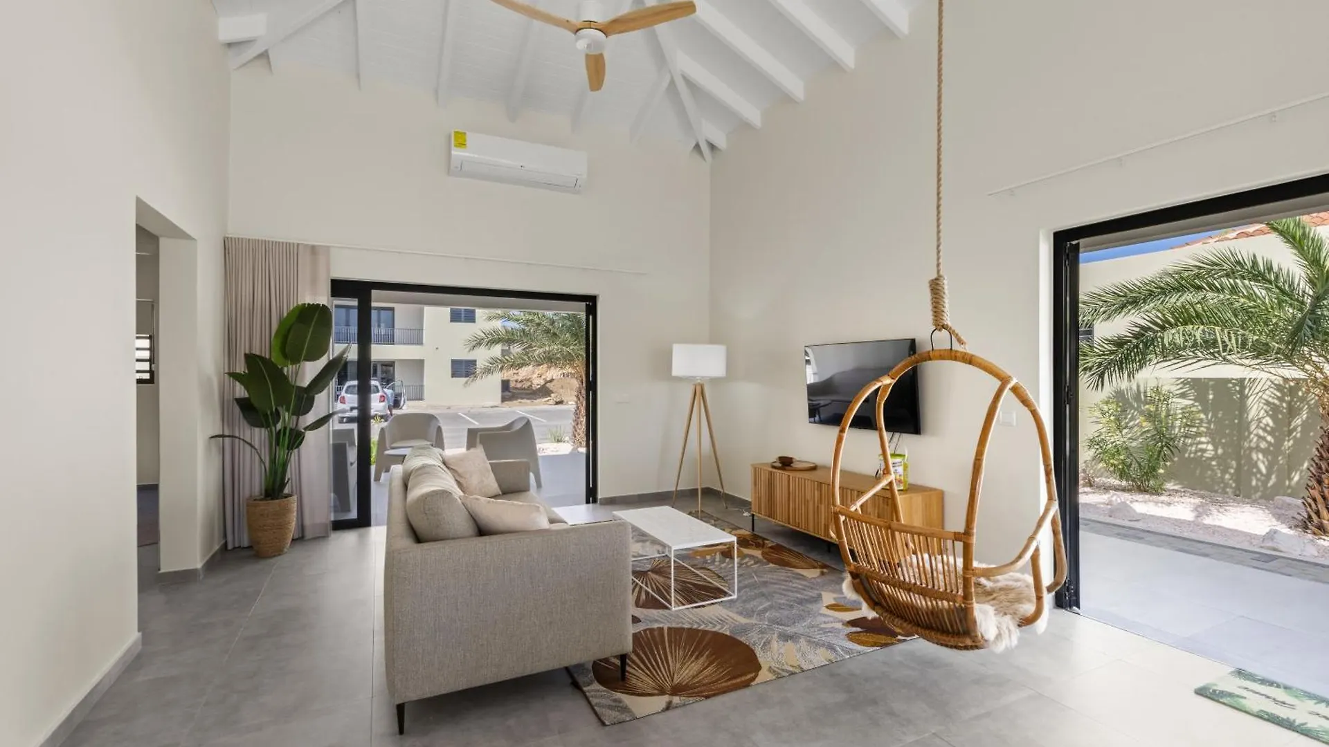 Villa Pura Vida Met Privezwembad, Mambo Beach Willemstad